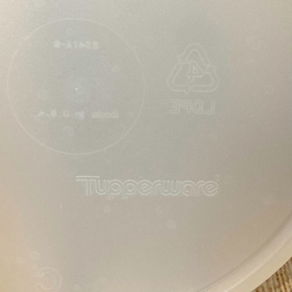 Tupperware #2541A-9 C Clear Seal With Butterfly Tabs Replacement Part - Picture 3 of 5